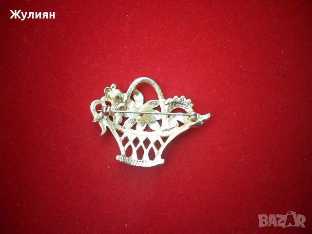 СТАРА ПОЗЛАТЕНА БРОШКА КОШНИЧКА С ЦВЕТЯ, снимка 4 - Антикварни и старинни предмети - 35774623