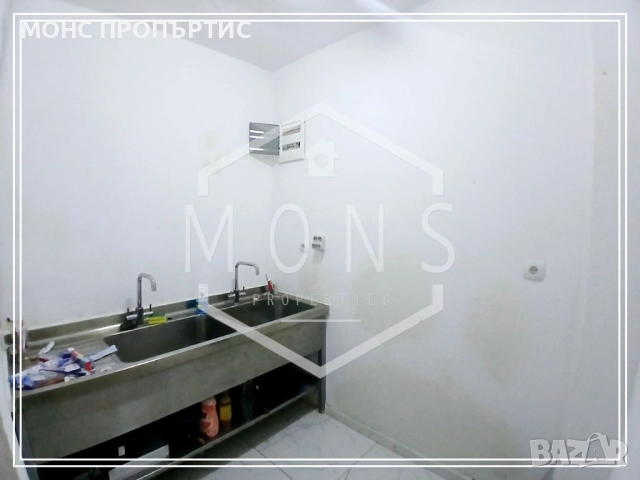 Оборудван магазин, готов за работа в с. Шереметя, на главен път, снимка 8 - Магазини - 52466723