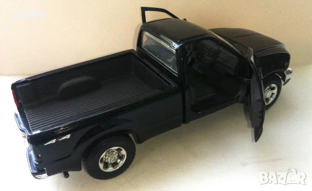 Ford F-350 Super Duty Pickup 1999 Maisto - Мащаб 1:27, снимка 4 - Колекции - 55845833
