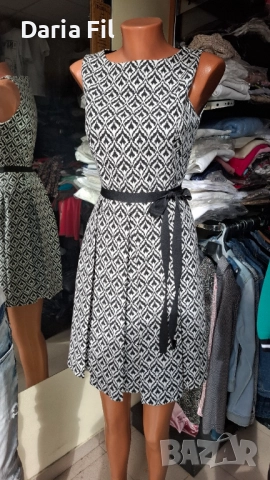 Красива плътна рокля в черно-бели шарки ХС/С размер, снимка 4 - Рокли - 52500538