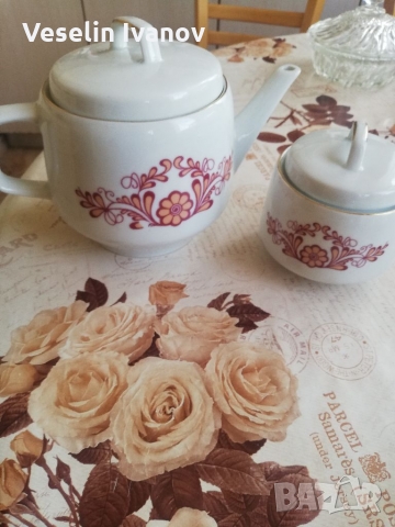 Порцеланов комплект чайник и захарница, снимка 2 - Аксесоари за кухня - 36087082