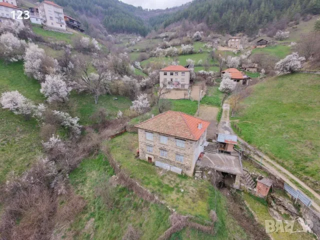 Продавам Къща на два етажа двор , снимка 3 - Къщи - 56049710