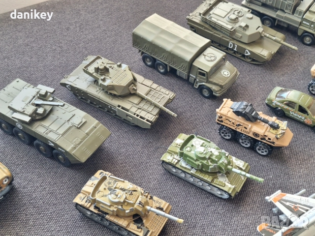 Комплект военни играчки - цяла моторизирана армия, снимка 3 - Влакчета, самолети, хеликоптери - 52608979