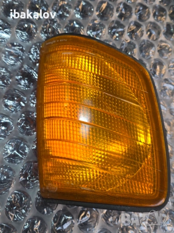 Оригинални мигачи за mercedes 124 , снимка 2 - Части - 53144325