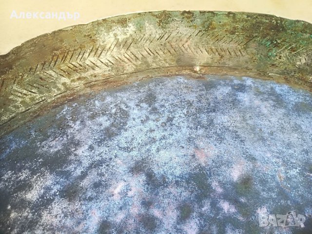 Стара медна тава ръчно кована с орнаменти , снимка 2 - Антикварни и старинни предмети - 35882354