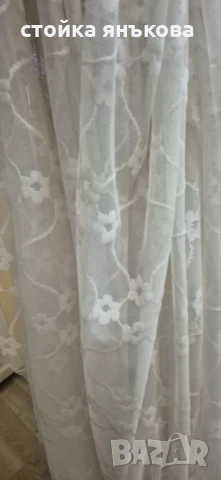 Продавам бяло перде с орнаменти цветя, снимка 4 - Пердета и завеси - 51221493