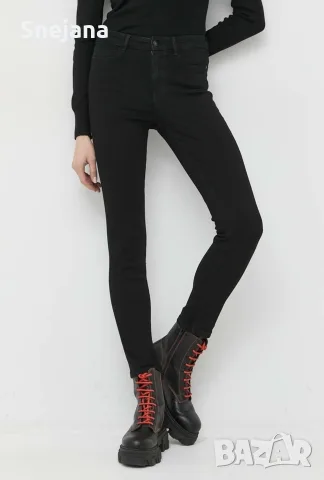 дънки Guess за 43€ от 103€