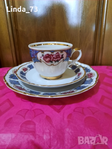 Троен сет за чай - в синьо с красиви рози и много злато. Вмест.-200мл. Маркиран., снимка 1