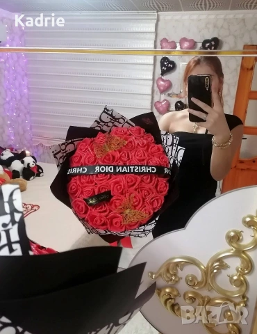 вечен букет от 50 рози , снимка 2 - Подаръци за жени - 53690716