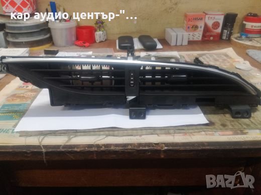 Toyota Yaris(2014-2017)решетка/духалка, снимка 2 - Части - 38880337