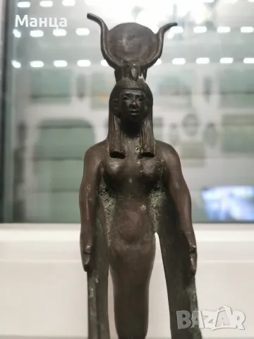 Бронзова статуя на Изида