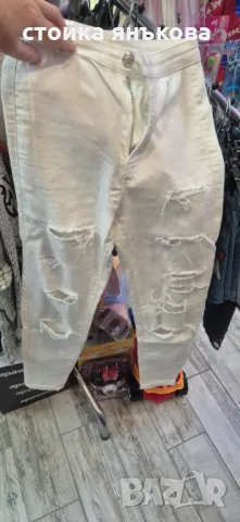 Продавам дамски бял накъсан панталон, снимка 1