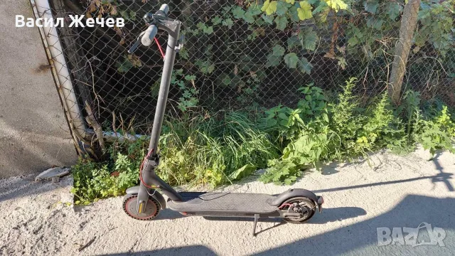 Електрическа тротинетка Xiaomi M365 Pro – Бургас, снимка 2 - Скейтборд, ховърборд, уейвборд - 56186776