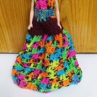 Разкошна плетена рокля за барби + подарък кукла, снимка 1 - Кукли - 34103014