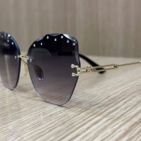 Слънчеви очила с черни стъкла и блестящи нежни камъчета, снимка 2 - Слънчеви и диоптрични очила - 44529130