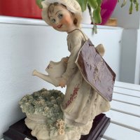 Capodimonte Фигура на момиче , снимка 4 - Антикварни и старинни предмети - 41420224
