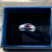 Сребърен пръстен с гранат кабошон, снимка 1 - Пръстени - 44195241