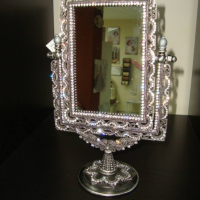 Изящно метално огледало с инкрустирани кристалчета, снимка 1 - Други - 44838404