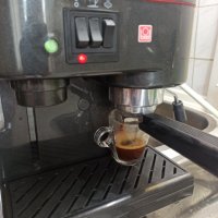 Кафемашина Бриел с ръкохватка с крема диск, работи отлично и прави хубаво кафе с каймак , снимка 1 - Кафемашини - 41815401