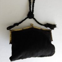 19  век  дамска чанта черно кадифе със месингови обков , снимка 3 - Антикварни и старинни предмети - 41607343