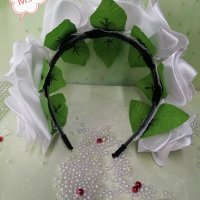 Диадема " 7 бели рози ", снимка 3 - Аксесоари за коса - 41589034