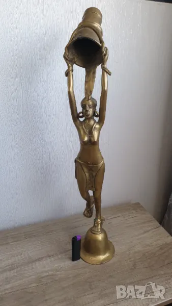 Голяма африканска бронзова пластика на жена, снимка 1