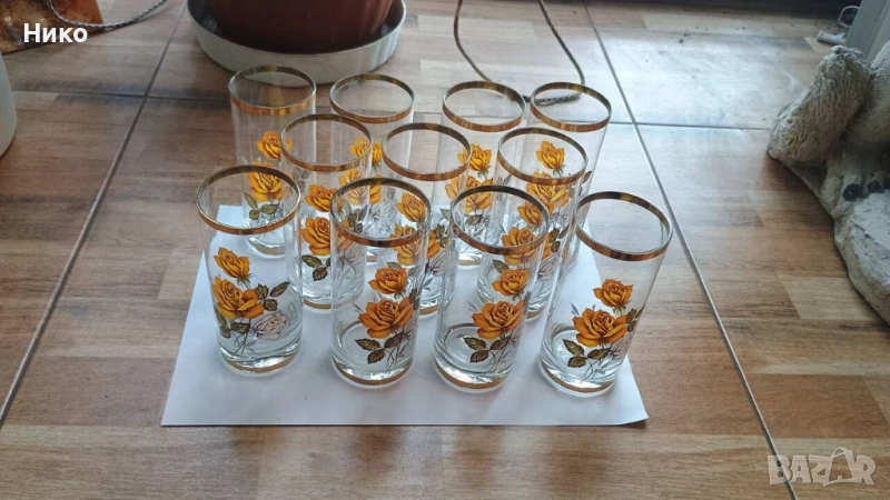 Ретро чаши за вода или безалкохолно с принт цветя, снимка 1
