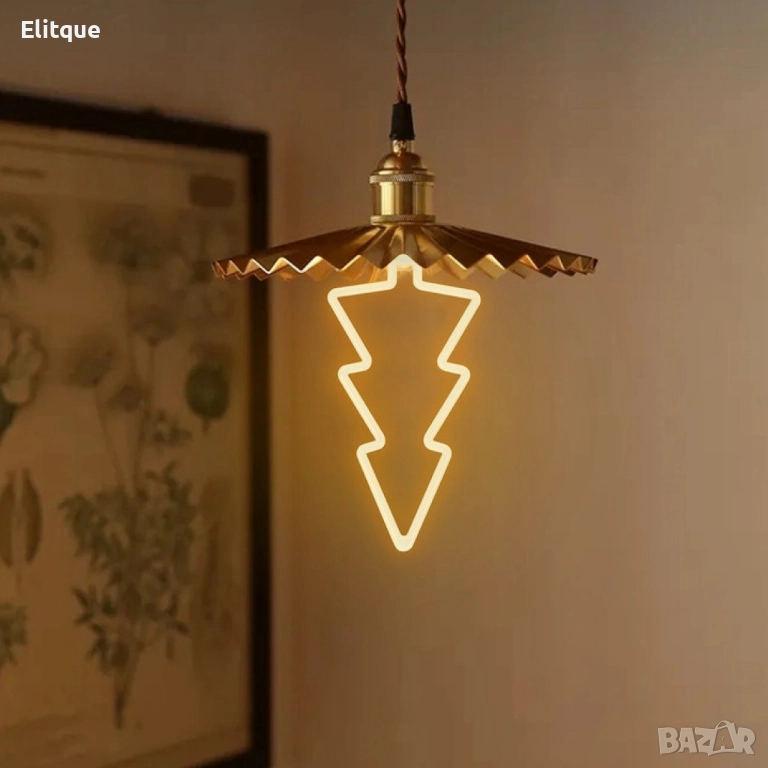 Коледна декоративна LED крушка – топла светлина, две форми: Звезда или Елха, снимка 1