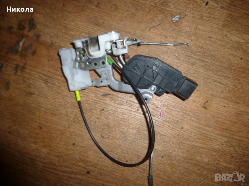 Брава на предна дясна  врата за Peugeot 107, снимка 1