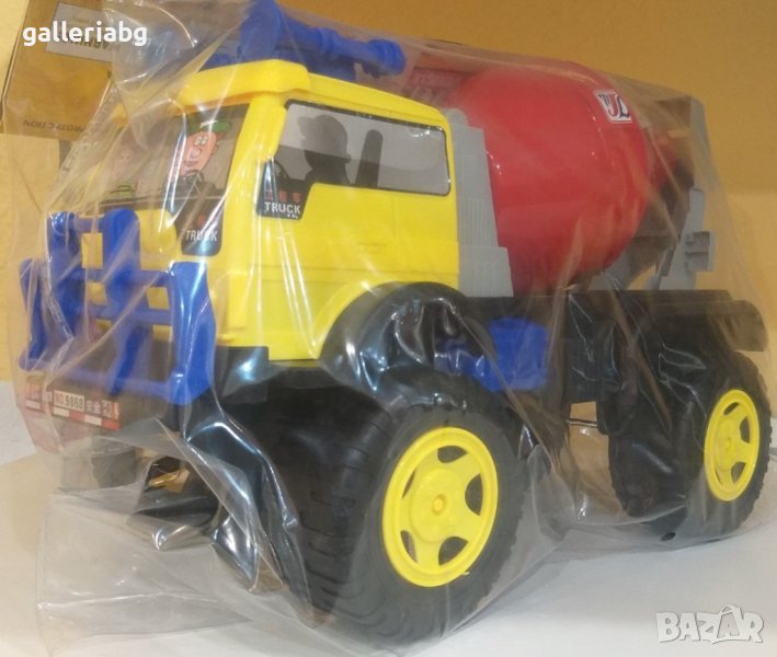 Голям камион самосвал и бетоновоз , снимка 1