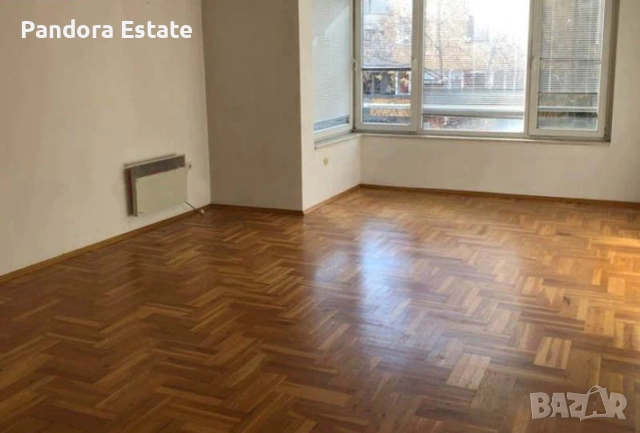 Продава тристаен апартамент в кв. Бъкстон