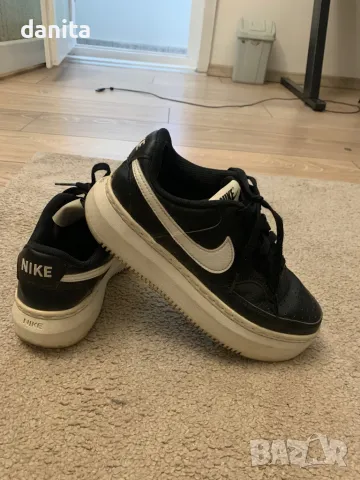 Nike дамски обувки, снимка 5 - Дамски ежедневни обувки - 47559239