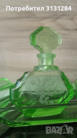 винтидж комплект за тоалетка от ураново стькло Германия, снимка 6 - Антикварни и старинни предмети - 53073308