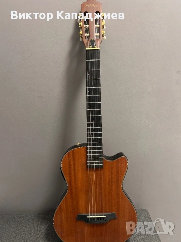Продавам/заменям електро класическа китара