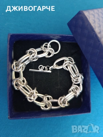 Нова, масивна сребърна гривна. В подаръчна кутия.