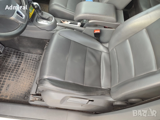 Volkswagen Touran 1.6 TDI 105 DSG/Кожен салон/Автопилот/Мултиволан/Печка, снимка 12 - Автомобили и джипове - 52946664