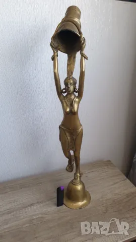 Голяма африканска бронзова пластика на жена
