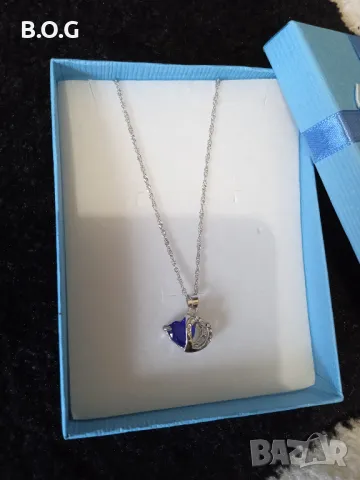 Ново, сребърно колие със сърце. В кутия за подарък.