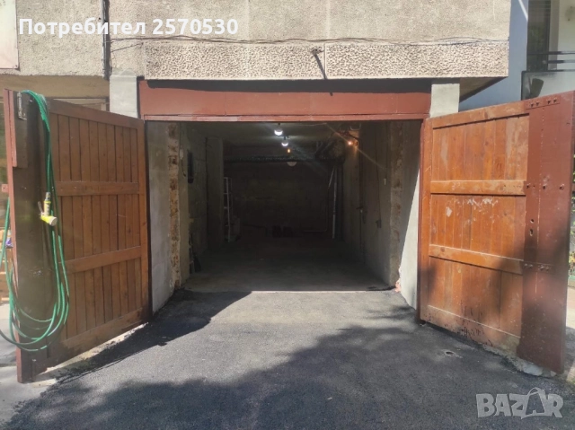 Гараж,Център,партер,ток(зареждане),вода,затв.комплекс, снимка 2 - Гаражи и паркоместа - 51148691