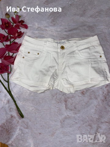 Дънкови къси панталони бели изчистен модел еластични , снимка 2 - Къси панталони и бермуди - 36319333