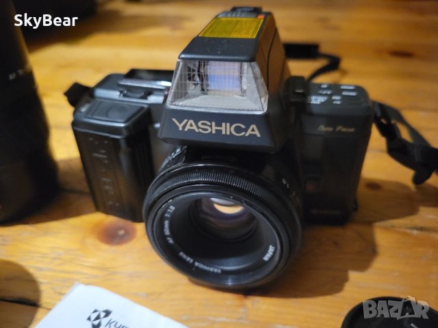 Аналогов SLR Yashica 230AF с 3 обектива и светкавица , снимка 1 - Фотоапарати - 40423863