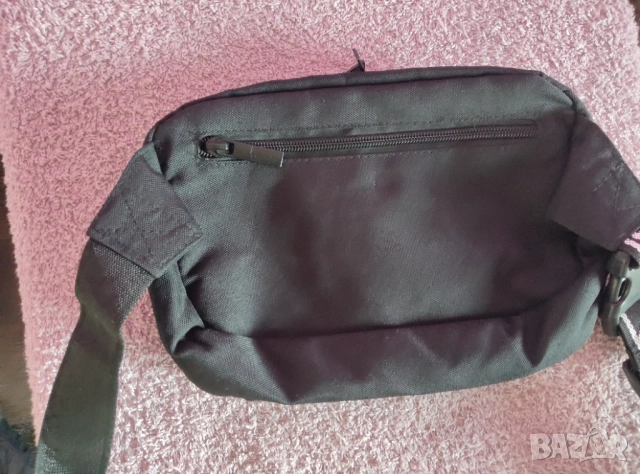 Оригинална чантичка Karl Kani Signature - за кръст/през гърди, снимка 4 - Чанти - 53164671