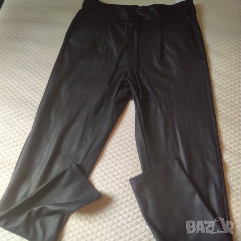 ONLY  нов спортно елегантен панталон с ефект на кожа 