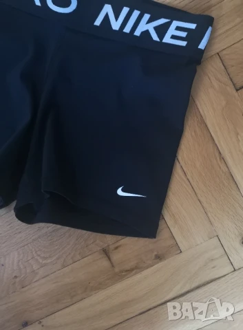 Оригинални дамски спортни къси гащи Nike pro размер М , снимка 2 - Спортни екипи - 50715593