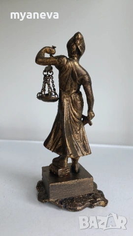 Темида (22 см), гръцката богиня на правосъдието и справедливостта., снимка 3 - Статуетки - 53561374