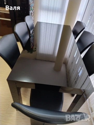 МДФ маса черен лак + 8 бр.черни стола еко кожа, снимка 2 - Маси - 53438879