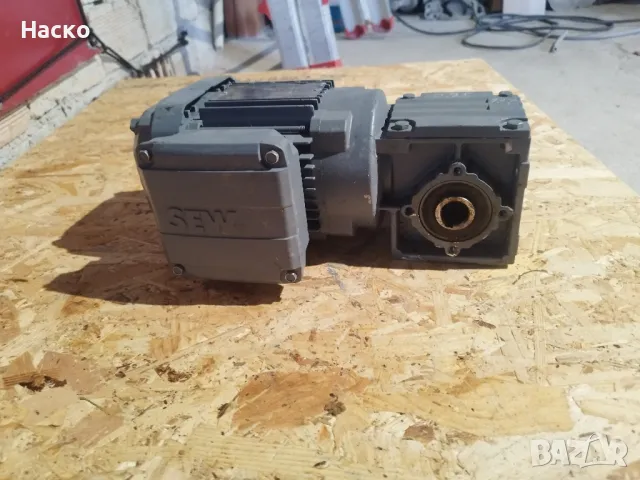 мотор редуктор, електромотор с редуктор SEW 0.25kW , снимка 4 - Електродвигатели - 49910042