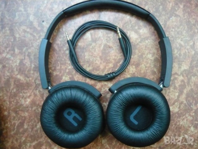 AKG Y50