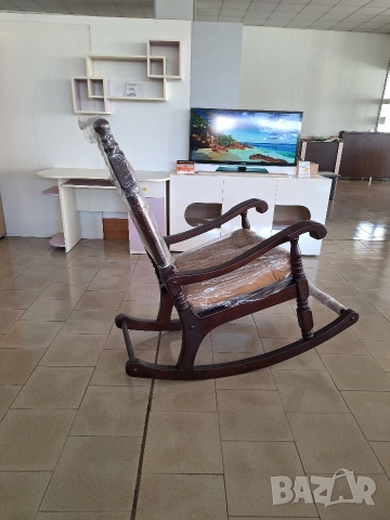 Дървен люлеещ се стол с естествена кожа, снимка 4 - Столове - 53066773