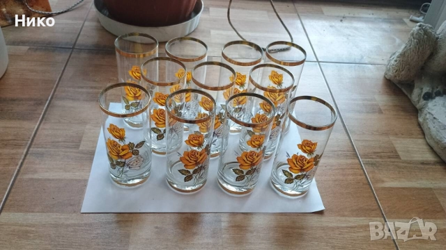 Ретро чаши за вода или безалкохолно с принт цветя